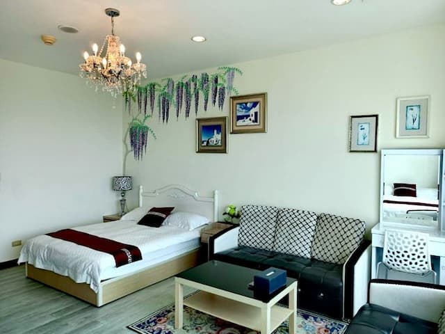 Cape 85-Quad Room-Street View-4