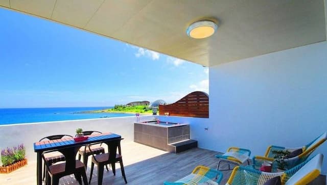 Breeze coast-Deluxe Sea View Quadruple Room with Balcony-4