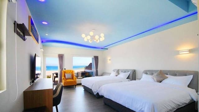 Breeze coast-Deluxe Sea View Quadruple Room with Balcony-3