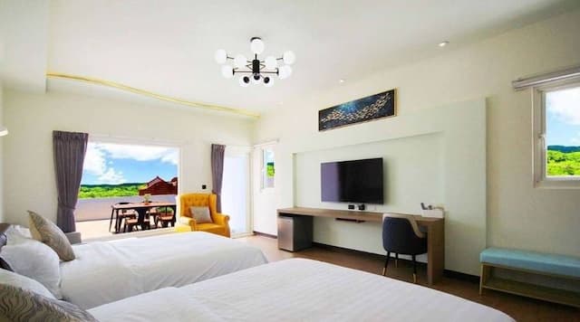 Breeze coast-Deluxe Mountain View Quadruple Room with Balcony-1