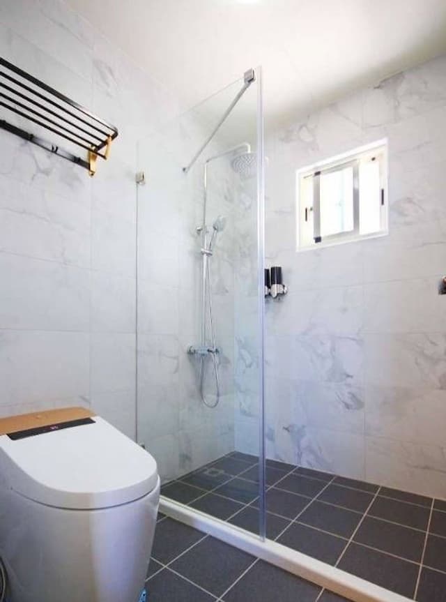 Breeze coast-Deluxe Mountain View Quadruple Room with Balcony-6