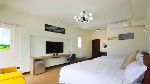 Breeze coast-Deluxe Mountain View Quadruple Room with Balcony-3