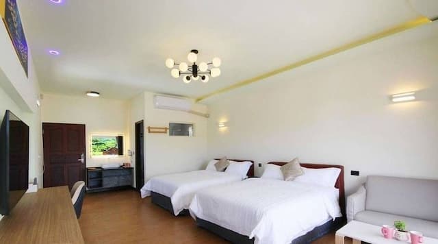 Breeze coast-Deluxe Mountain View Quadruple Room with Balcony-2