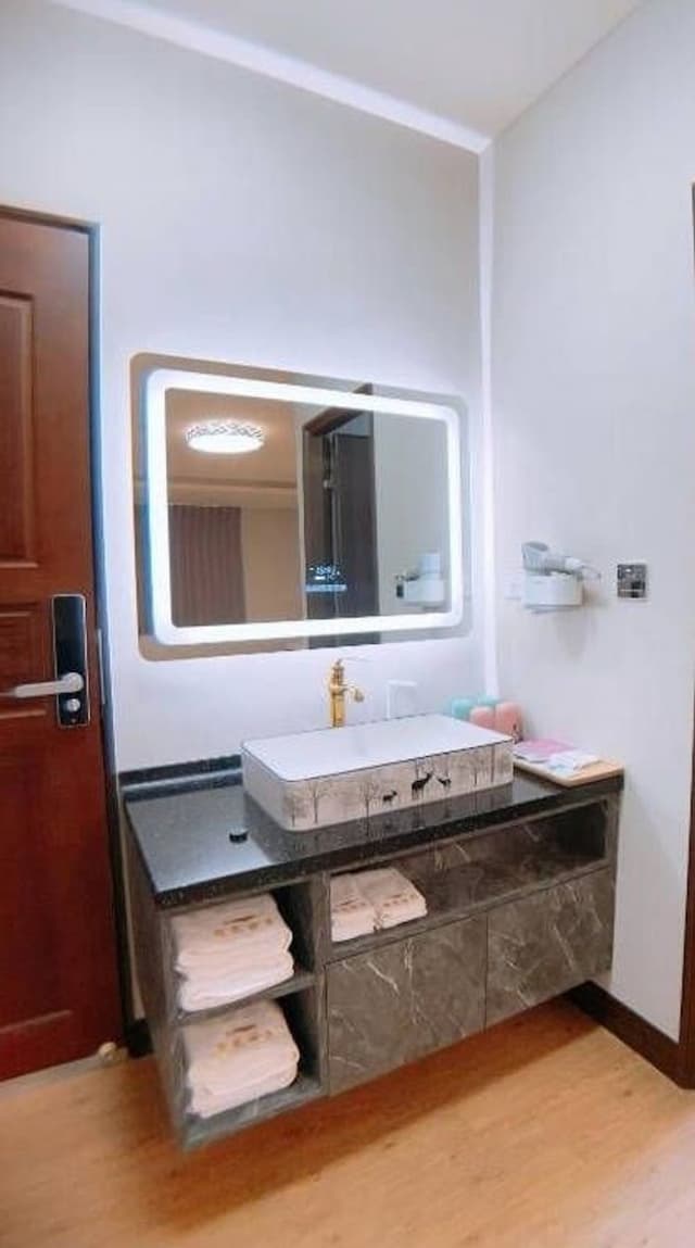 Breeze coast-Standard Quadruple Room with Balcony-3