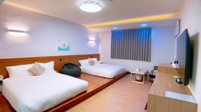 Breeze coast-Standard Quadruple Room with Balcony-2