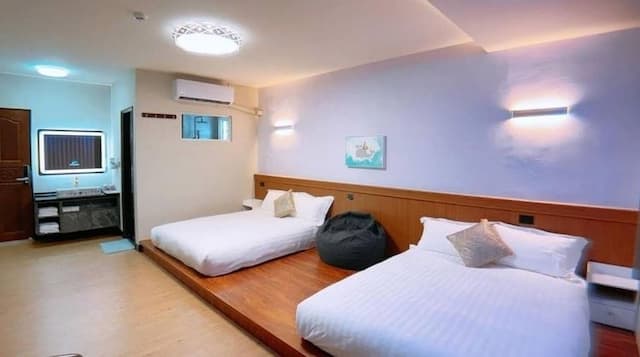 Breeze coast-Standard Quadruple Room with Balcony-1