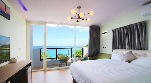 Breeze coast-Deluxe Sea View Double Room with Balcony-1