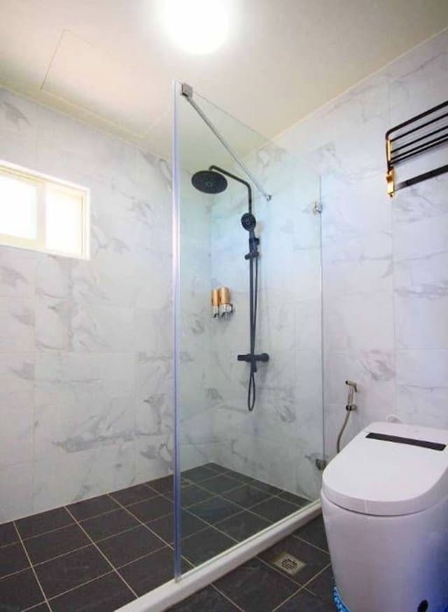 Breeze coast-Deluxe Sea View Double Room with Balcony-8