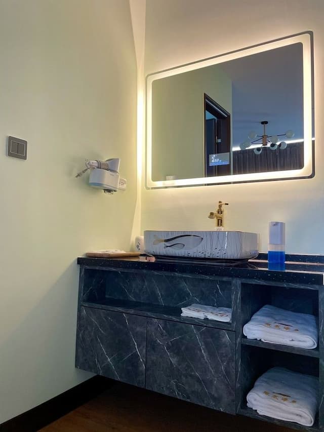 Breeze coast-Deluxe Sea View Double Room with Balcony-7