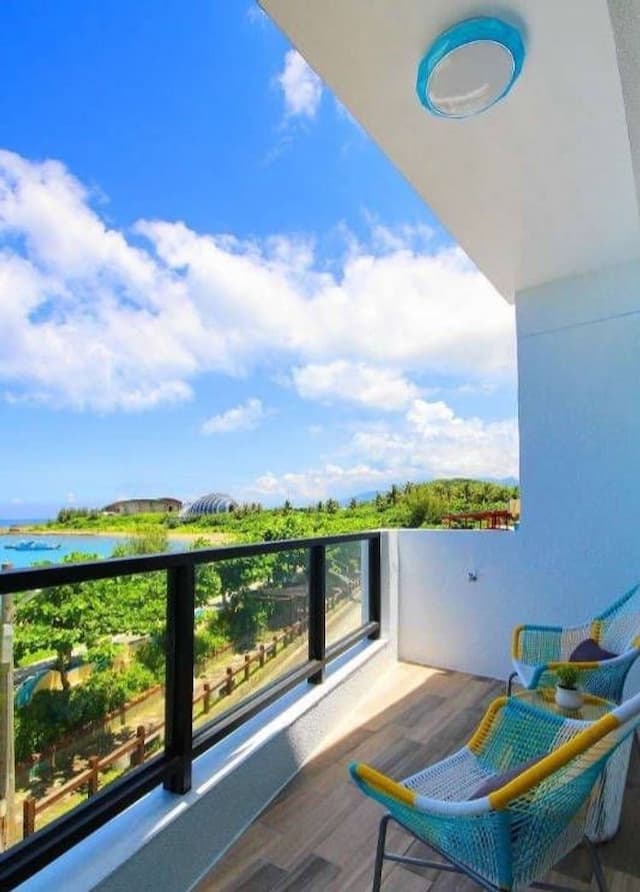 Breeze coast-Deluxe Sea View Double Room with Balcony-5