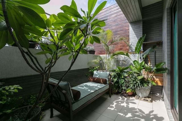 這個房間擁有大面積陽台、盡享獨一無二的景致 private balcony