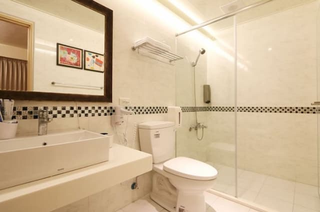 Spring Tree B&B-Tree of the Lawn West-6