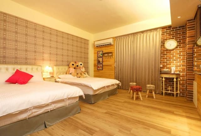 Spring Tree B&B-Tree of the Lawn West-1