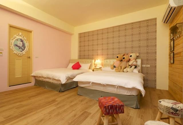 Spring Tree B&B-Tree of the Lawn West-2