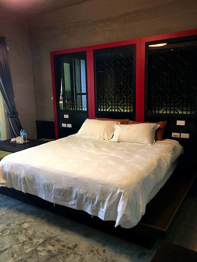 上海風 當紅磚遇上窗花　當現代遇上傳統　黑與紅的相會　引領您細細品味這.....印象上海”禾田旅宿”