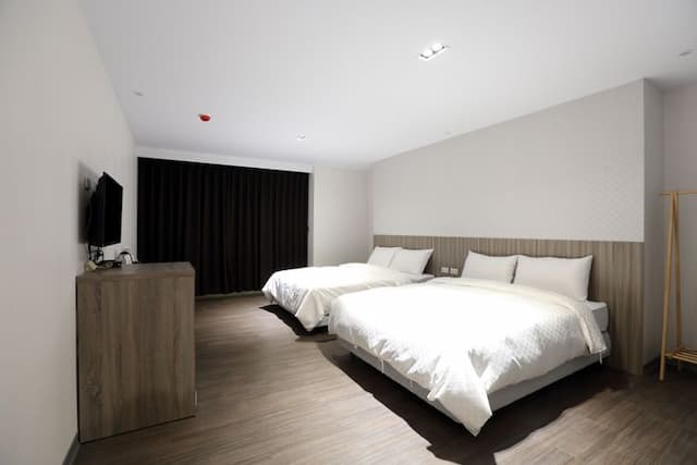 Hotel Brown - Chihkan Branch-Deluxe quadruple room-1