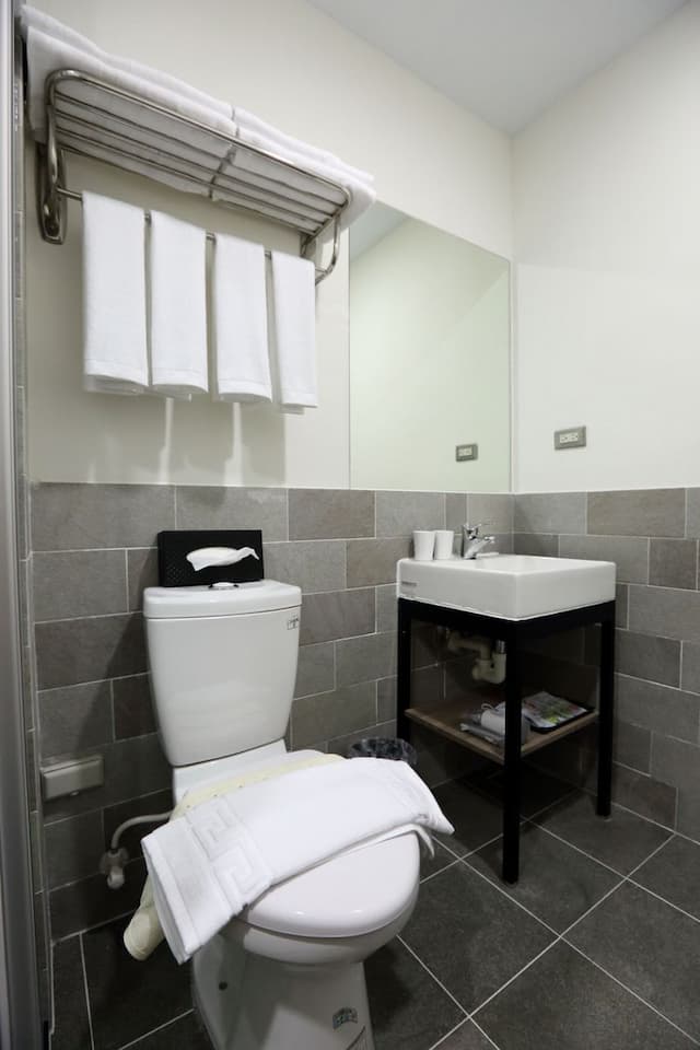 Hotel Brown - Chihkan Branch-Deluxe quadruple room-3