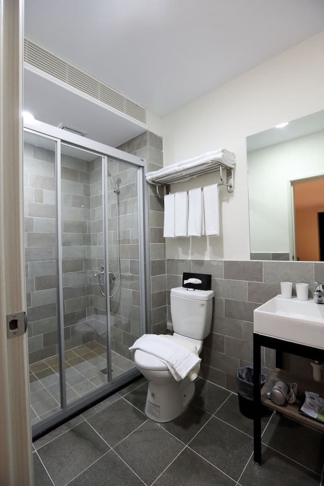 Hotel Brown - Chihkan Branch-Deluxe quadruple room-4