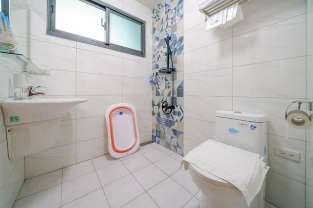 HAN TIAN TOMG YU-Room 301 Rescue Team Quadruple Room-6