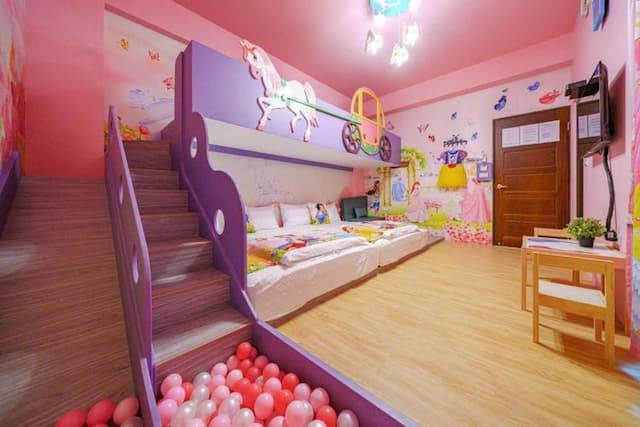 HAN TIAN TOMG YU-Room 302 Princess White Horse Quadruple Room-2