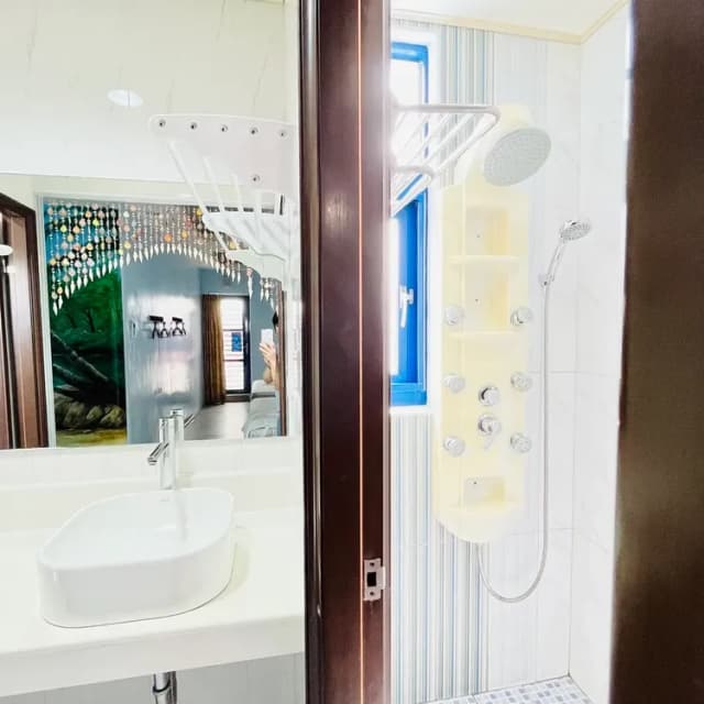 Little Ryukyu Boath House B & B-Top-class six-person room - 3rd floor, no elevator (with electric mahjong table, children's play area, small terrace)-7