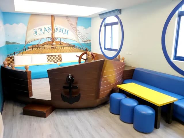 Little Ryukyu Boath House B & B-Top-class six-person room - 3rd floor, no elevator (with electric mahjong table, children's play area, small terrace)-3