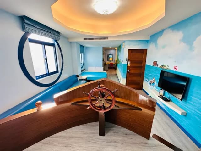 Little Ryukyu Boath House B & B-Top-class six-person room - 3rd floor, no elevator (with electric mahjong table, children's play area, small terrace)-5