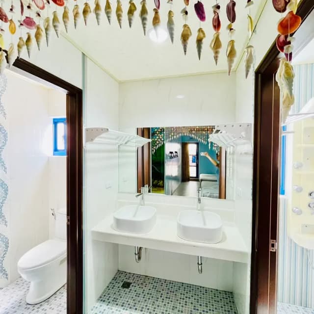 Little Ryukyu Boath House B & B-Top-class six-person room - 3rd floor, no elevator (with electric mahjong table, children's play area, small terrace)-6