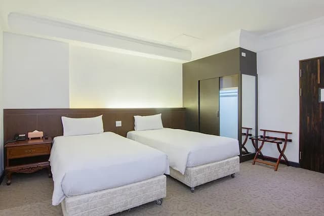 Guide Hotel Kaohsiung Liuhe-Economy Twin Room without Window-1