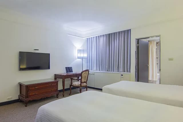 Guide Hotel Kaohsiung Liuhe-Economy Twin Room without Window-4