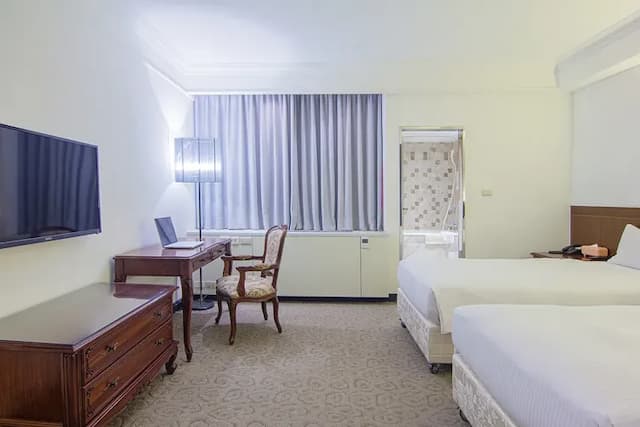 Guide Hotel Kaohsiung Liuhe-Economy Twin Room without Window-2