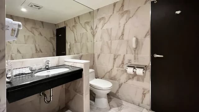 Guide Hotel Kaohsiung Liuhe-Economy Twin Room without Window-6