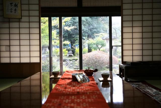 群山圍繞百年日式傳統建築-日式傳統房間，榻榻米-1
