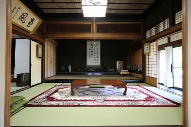 群山圍繞百年日式傳統建築-日式傳統房間，榻榻米-3