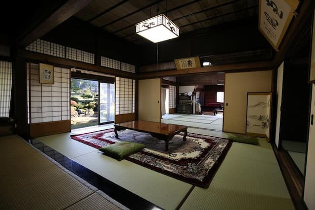 群山圍繞百年日式傳統建築-日式傳統房間，榻榻米-4
