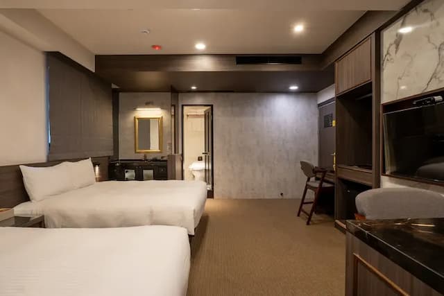 夢樓旅店-歡享雀客家庭房-4