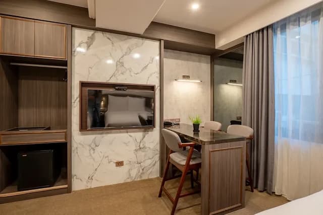 夢樓旅店-歡享雀客家庭房-7