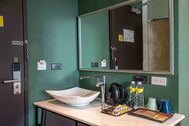 雀客旅館台中自由-經典雙床客房-14