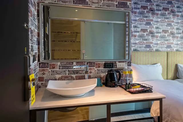 雀客旅館台中自由-經典雙床客房-11