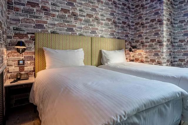 雀客旅館台中自由-經典雙床客房-7