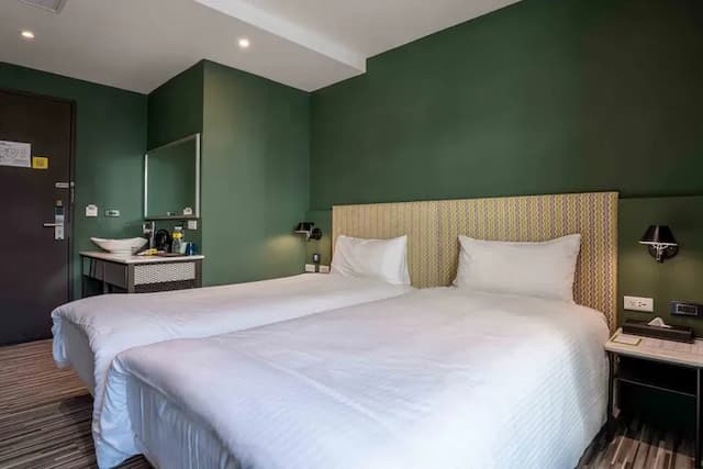 雀客旅館台中自由-經典雙床客房-1