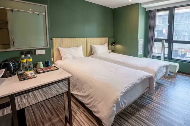 雀客旅館台中自由-經典雙床客房-9