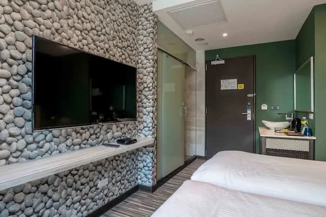 雀客旅館台中自由-經典雙床客房-13