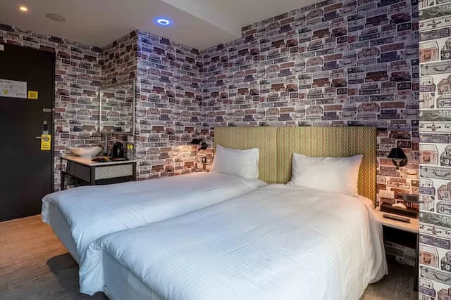 雀客旅館台中自由-經典雙床客房-2