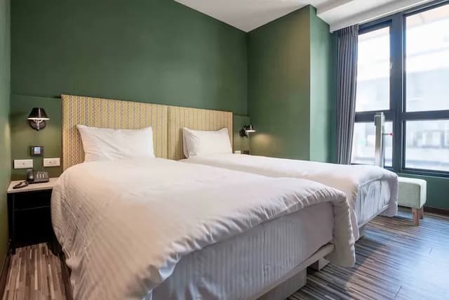 雀客旅館台中自由-經典雙床客房-4