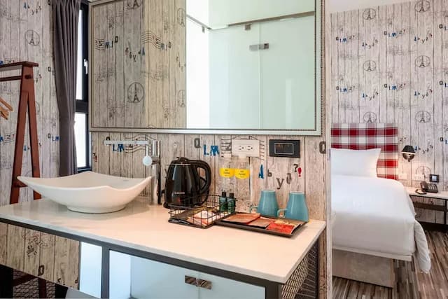 雀客旅館台中自由-景觀雙人客房(市景)-12