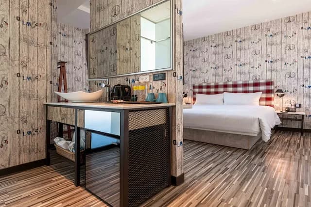 雀客旅館台中自由-景觀雙人客房(市景)-5