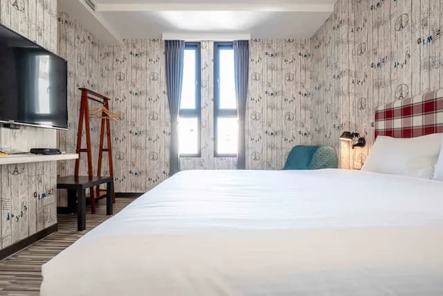 雀客旅館台中自由-景觀雙人客房(市景)-4