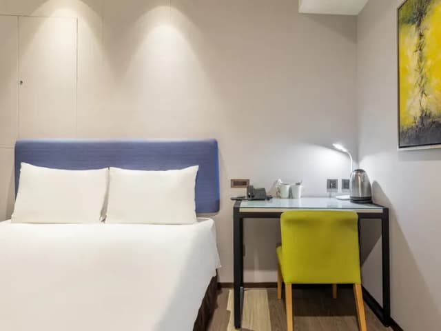 CHECK inn Taipei Xinyi-Standard Double Room without Window-6