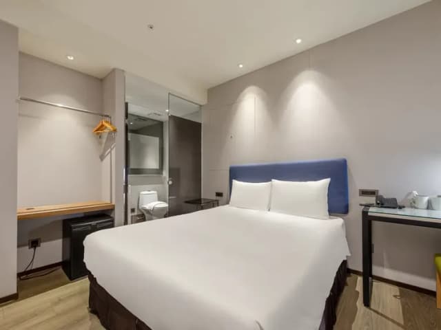CHECK inn Taipei Xinyi-Standard Double Room without Window-4